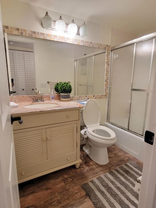 Active With Contract: $1,799 (1 beds, 1 baths, 719 Square Feet)