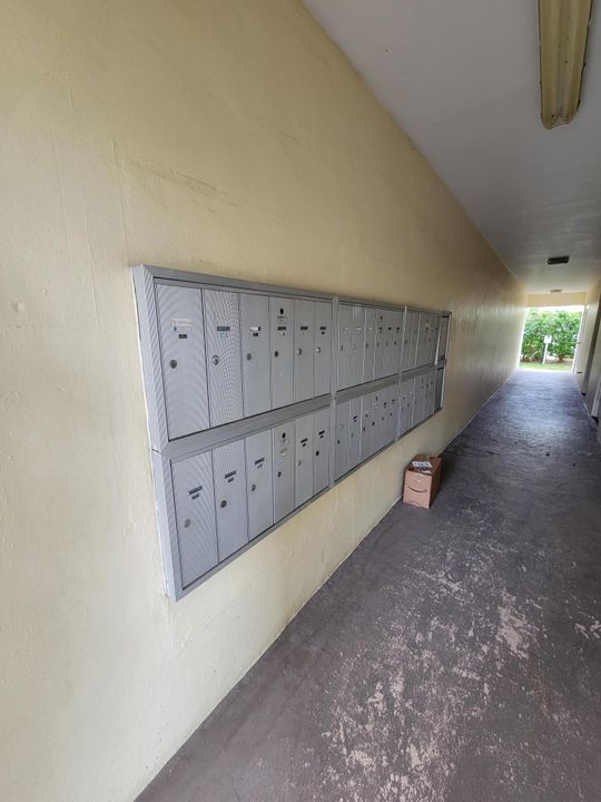 Active With Contract: $1,799 (1 beds, 1 baths, 719 Square Feet)