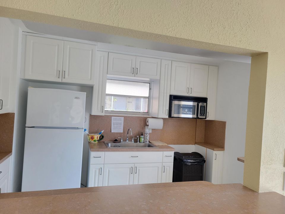 Active With Contract: $1,799 (1 beds, 1 baths, 719 Square Feet)