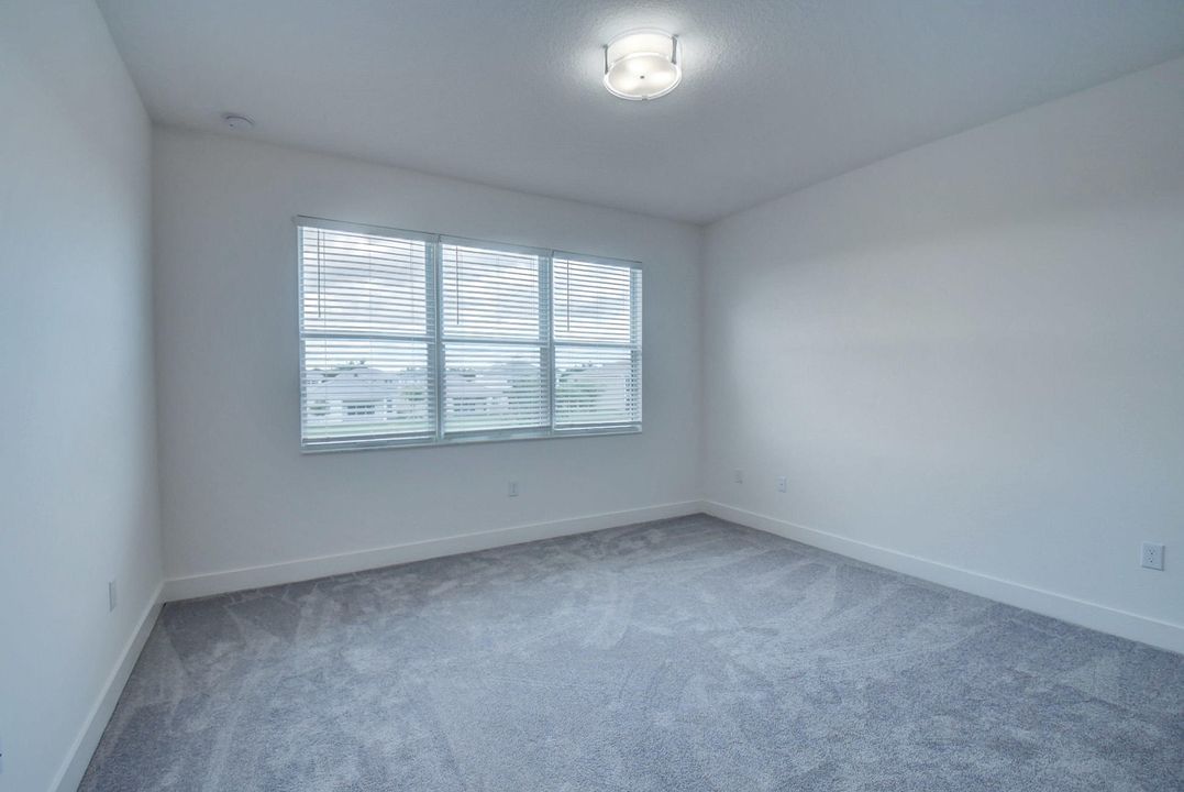 出租: $8,900 (5 贝兹, 5 浴室, 3706 平方英尺)