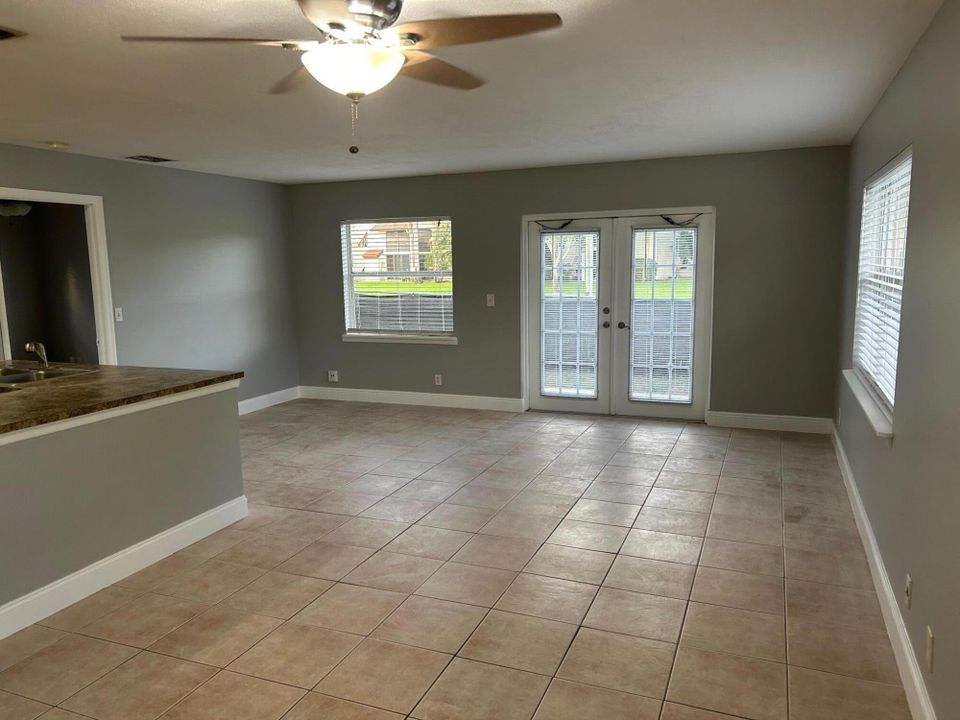 For Rent: $2,600 (2 beds, 2 baths, 1302 Square Feet)
