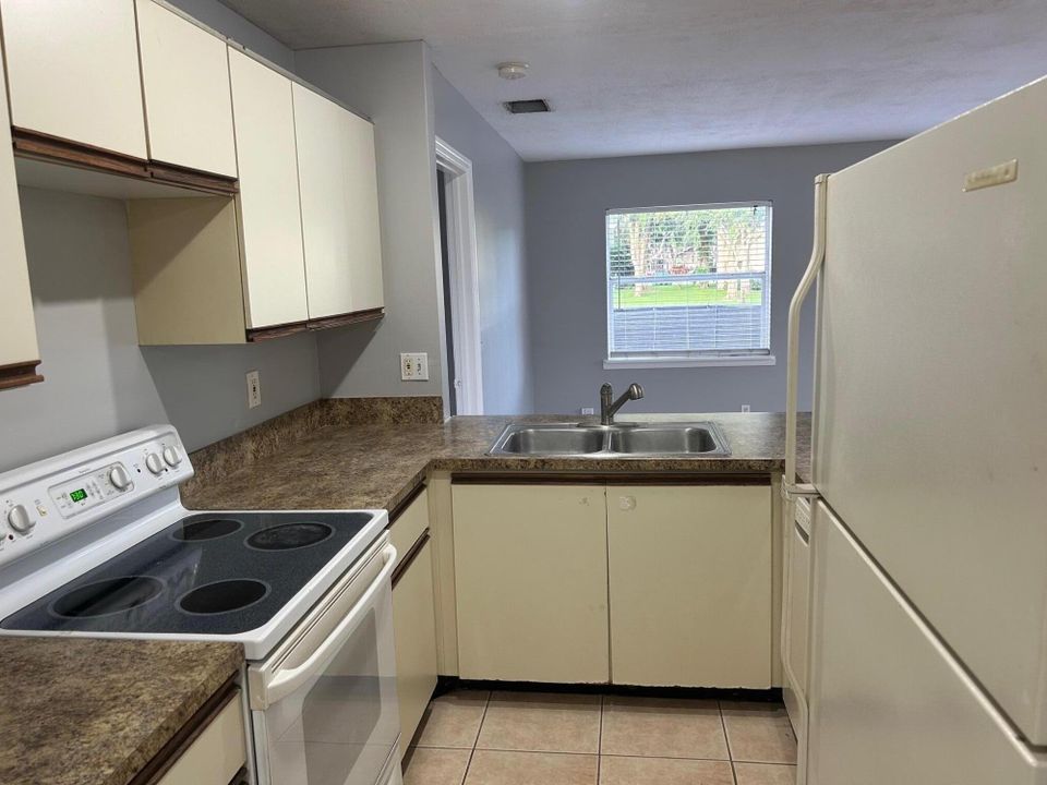 For Rent: $2,600 (2 beds, 2 baths, 1302 Square Feet)