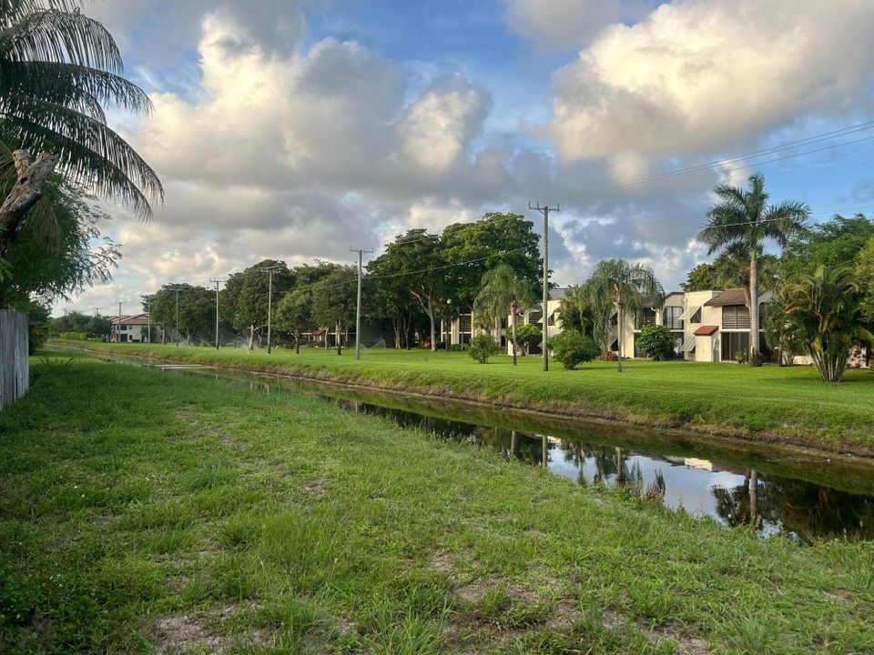 For Rent: $2,600 (2 beds, 2 baths, 1302 Square Feet)