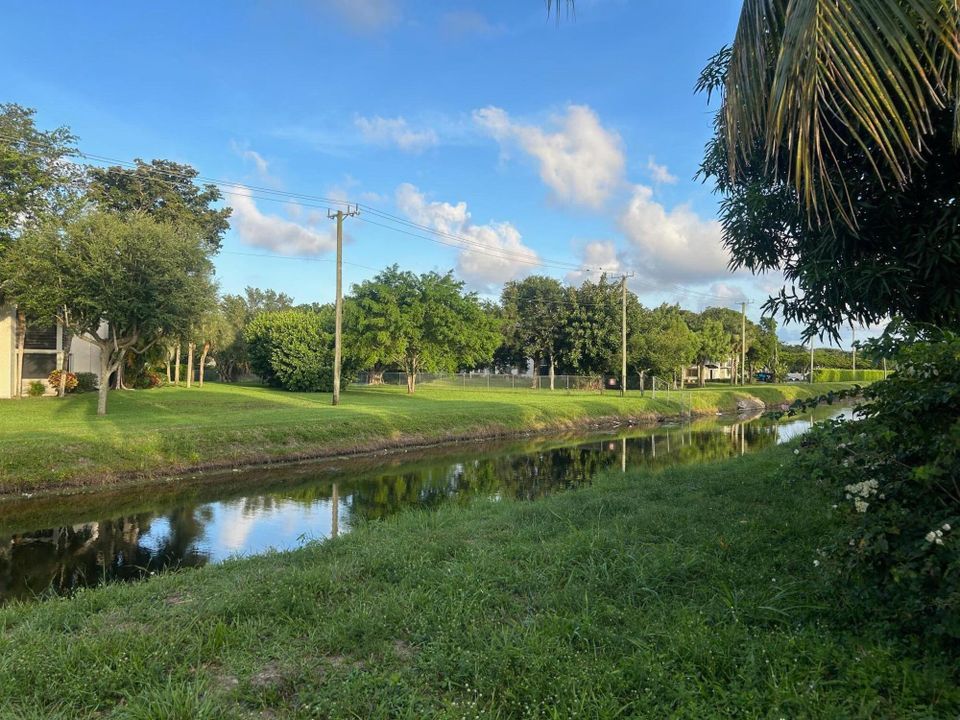 For Rent: $2,600 (2 beds, 2 baths, 1302 Square Feet)