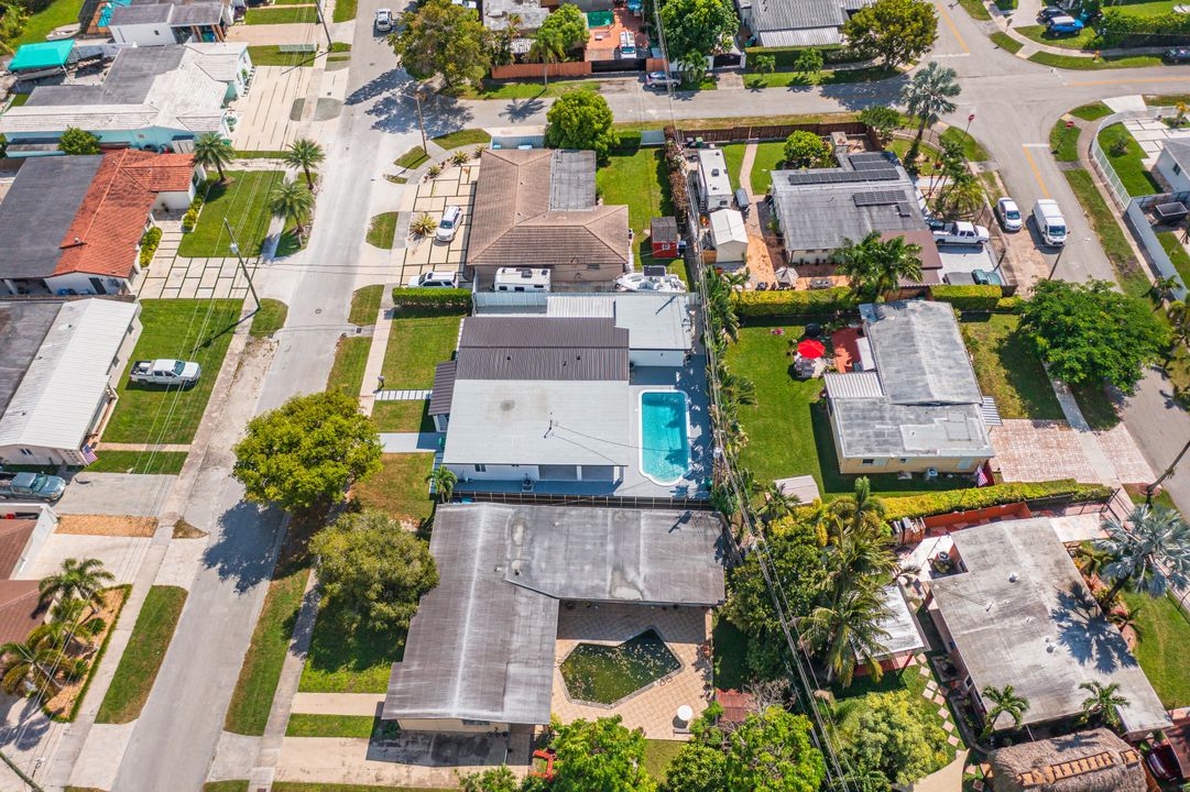 Под контрактом: $995,000 (5 спален, 3 ванн, 2382 Квадратных фут)