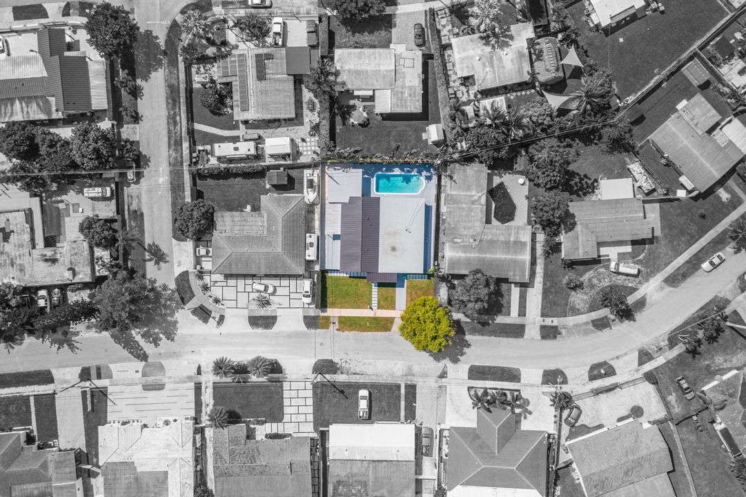 Под контрактом: $995,000 (5 спален, 3 ванн, 2382 Квадратных фут)