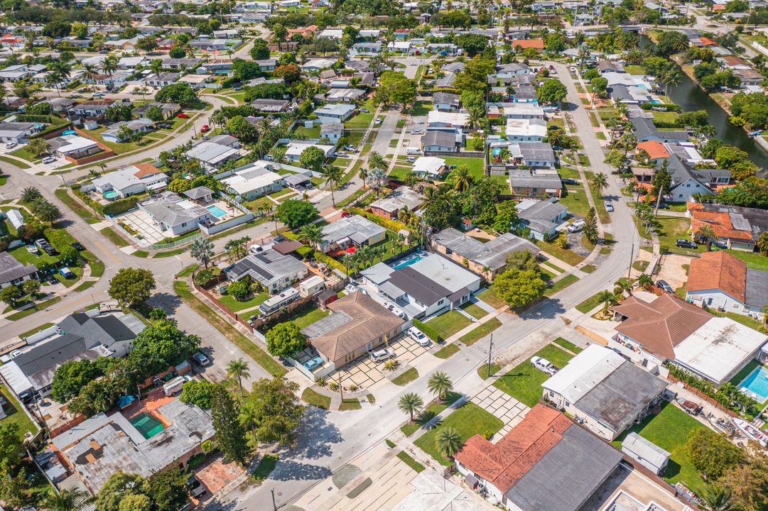 Под контрактом: $995,000 (5 спален, 3 ванн, 2382 Квадратных фут)