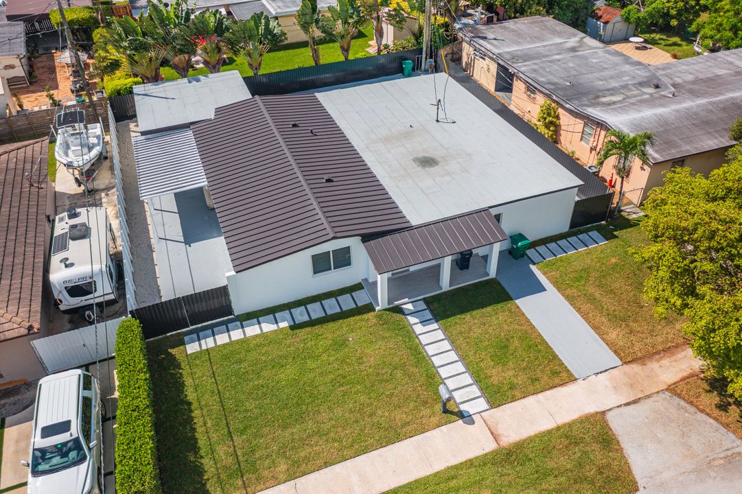 Под контрактом: $995,000 (5 спален, 3 ванн, 2382 Квадратных фут)