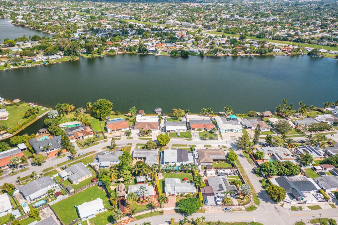 Под контрактом: $995,000 (5 спален, 3 ванн, 2382 Квадратных фут)