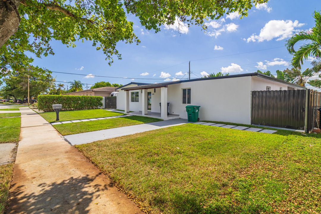 Под контрактом: $995,000 (5 спален, 3 ванн, 2382 Квадратных фут)