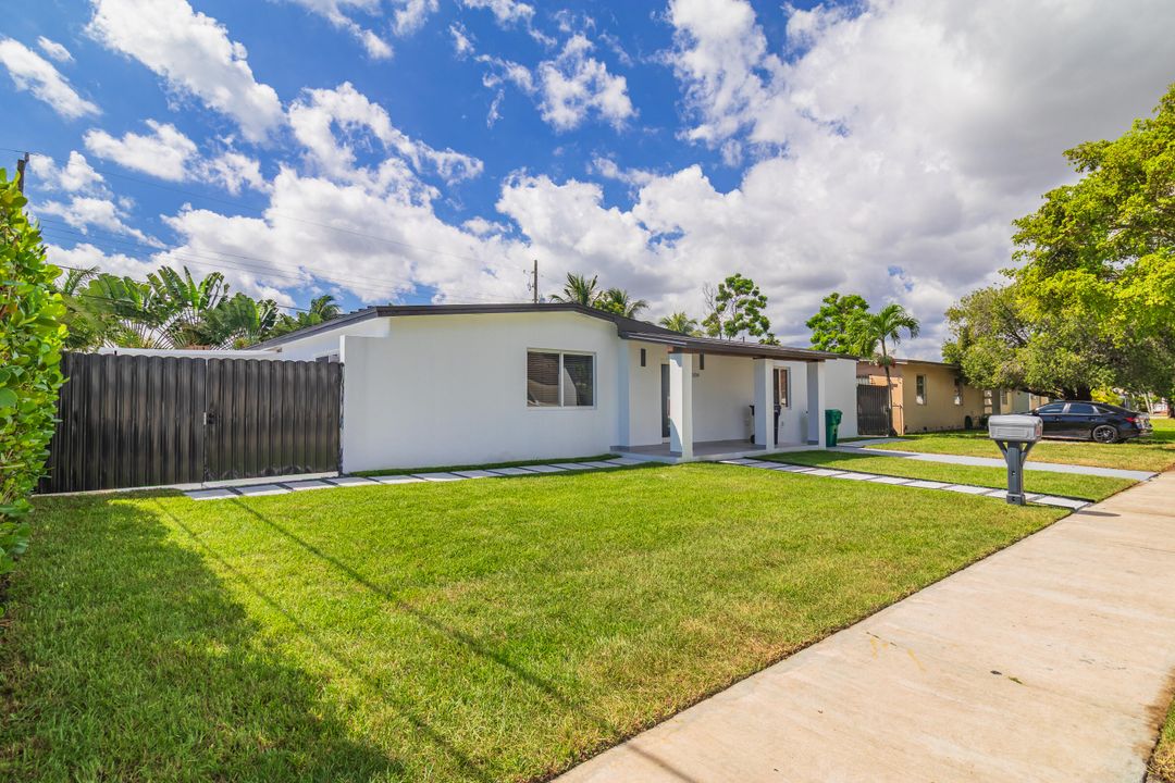 Под контрактом: $995,000 (5 спален, 3 ванн, 2382 Квадратных фут)