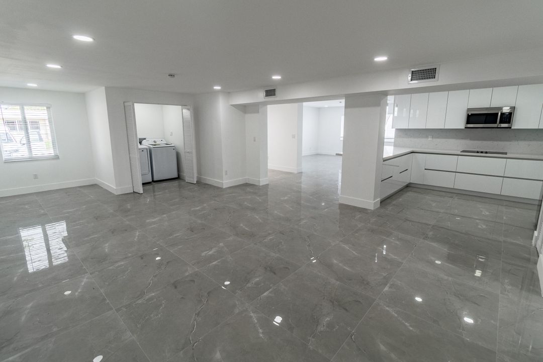 Под контрактом: $995,000 (5 спален, 3 ванн, 2382 Квадратных фут)