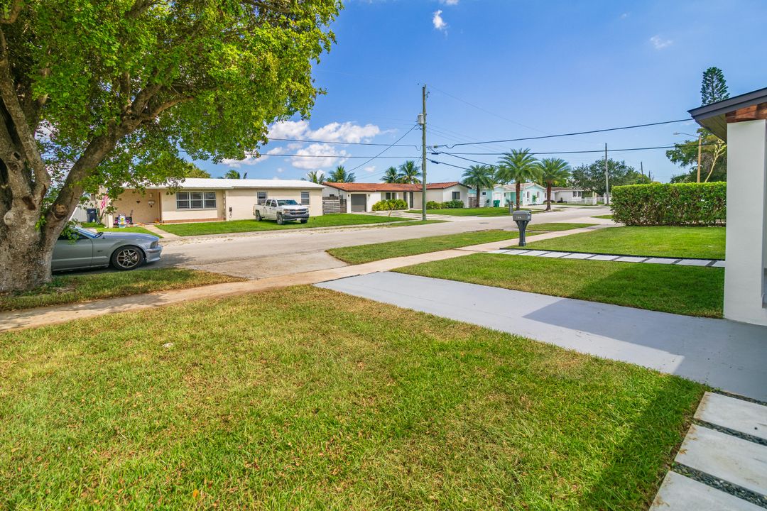 Под контрактом: $995,000 (5 спален, 3 ванн, 2382 Квадратных фут)