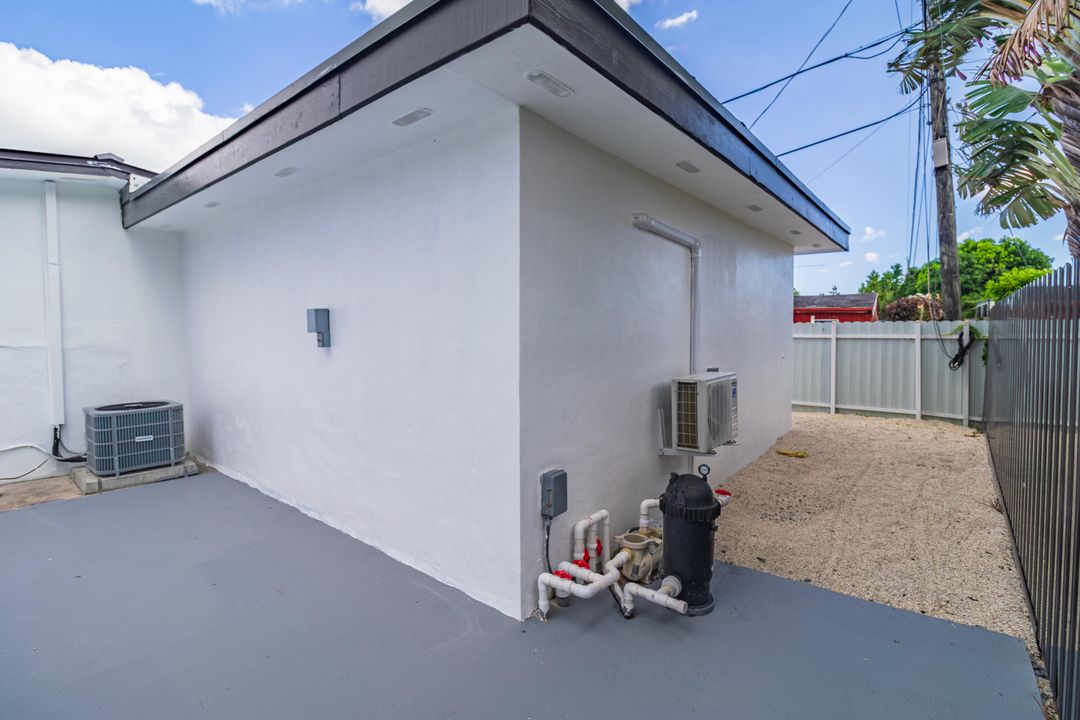 Под контрактом: $995,000 (5 спален, 3 ванн, 2382 Квадратных фут)