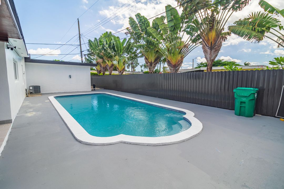 Под контрактом: $995,000 (5 спален, 3 ванн, 2382 Квадратных фут)