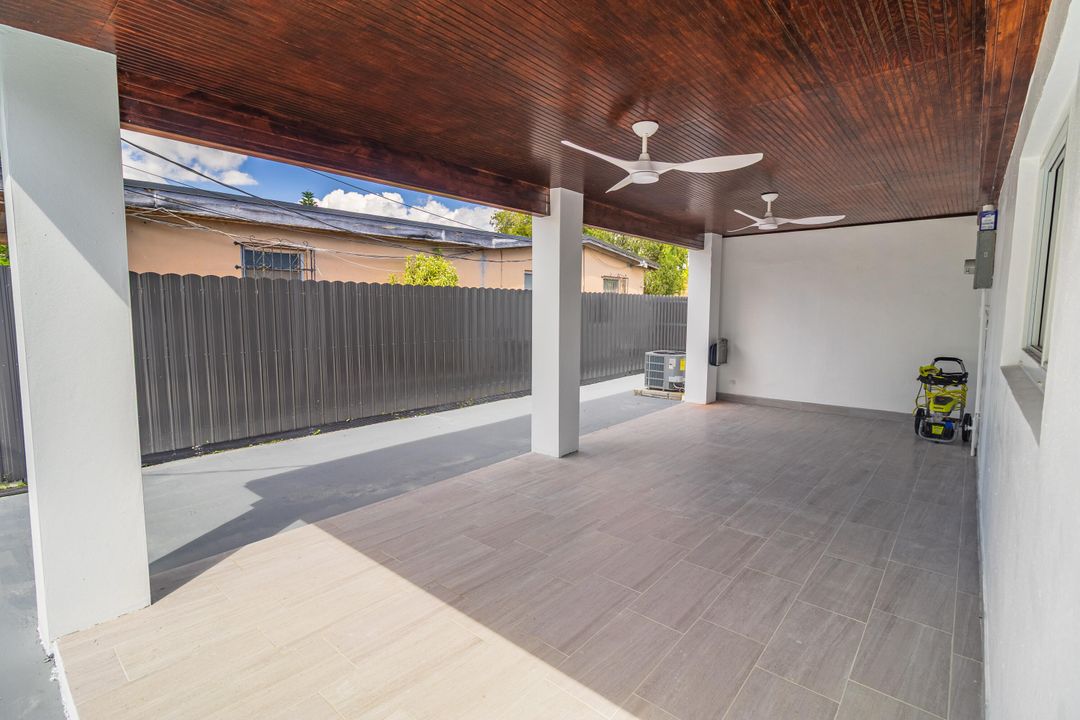 Под контрактом: $995,000 (5 спален, 3 ванн, 2382 Квадратных фут)