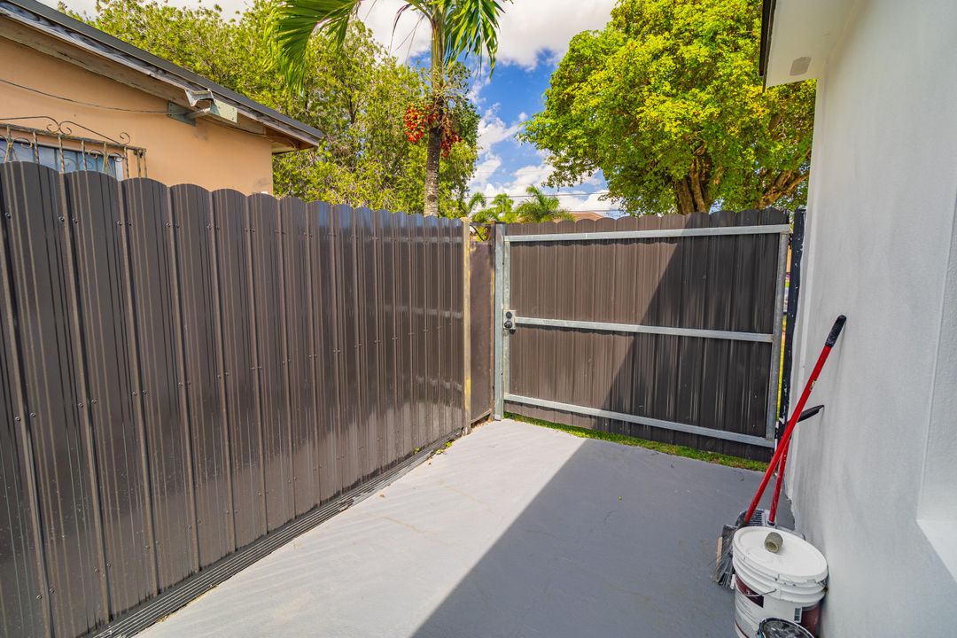 Под контрактом: $995,000 (5 спален, 3 ванн, 2382 Квадратных фут)