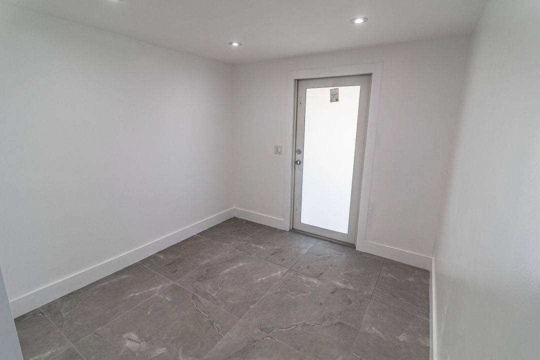 Под контрактом: $995,000 (5 спален, 3 ванн, 2382 Квадратных фут)