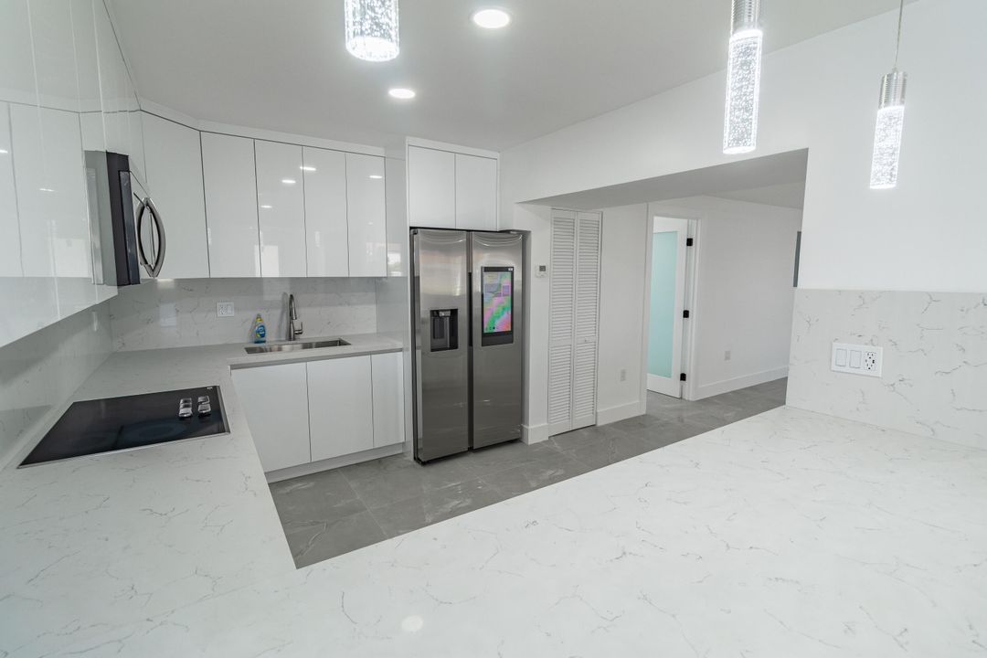 Под контрактом: $995,000 (5 спален, 3 ванн, 2382 Квадратных фут)