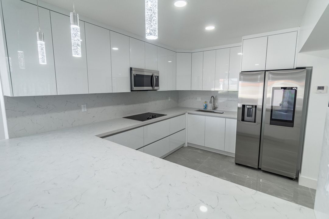 Под контрактом: $995,000 (5 спален, 3 ванн, 2382 Квадратных фут)