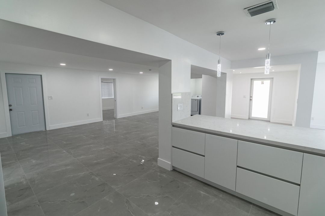 Под контрактом: $995,000 (5 спален, 3 ванн, 2382 Квадратных фут)