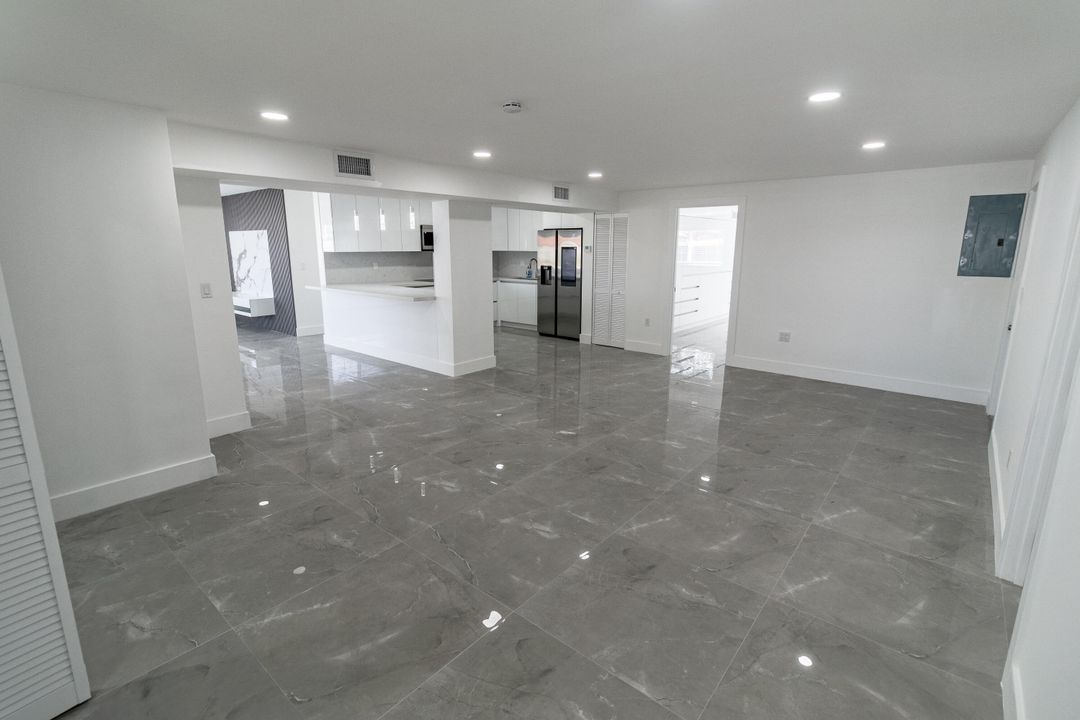 Под контрактом: $995,000 (5 спален, 3 ванн, 2382 Квадратных фут)