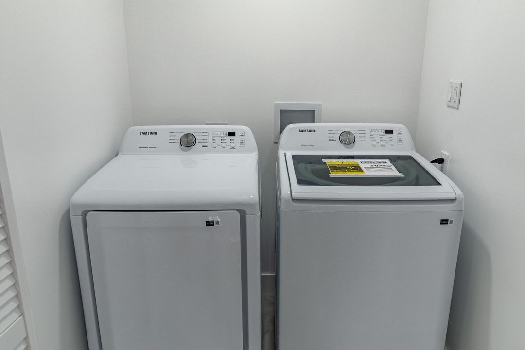 Под контрактом: $995,000 (5 спален, 3 ванн, 2382 Квадратных фут)