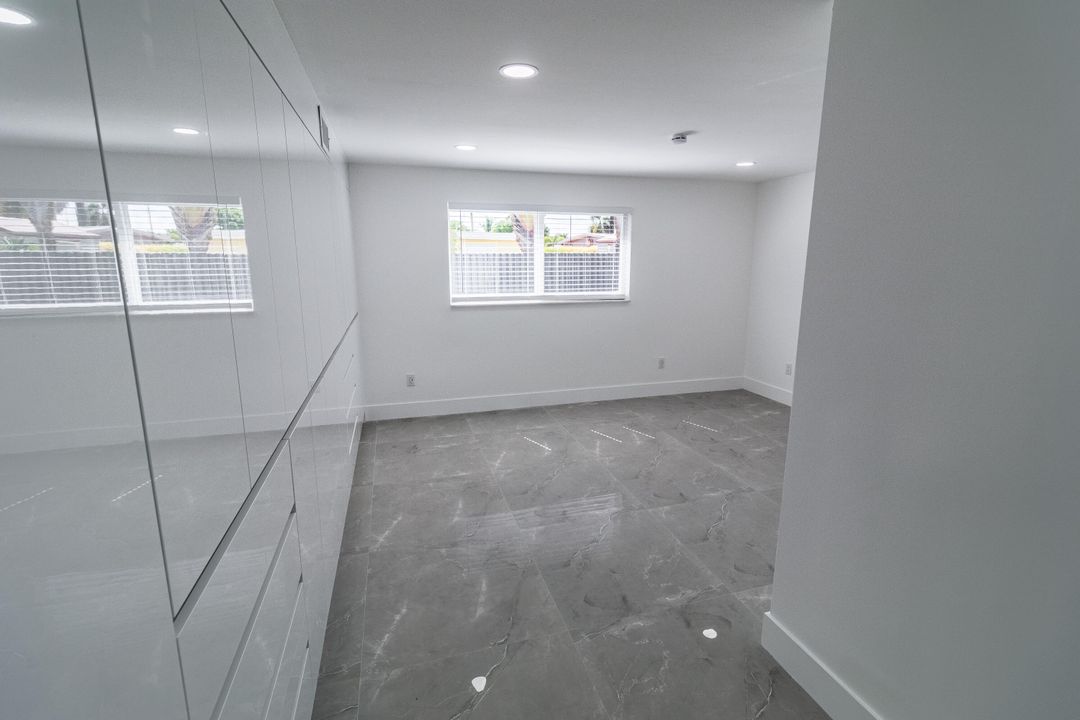 Под контрактом: $995,000 (5 спален, 3 ванн, 2382 Квадратных фут)