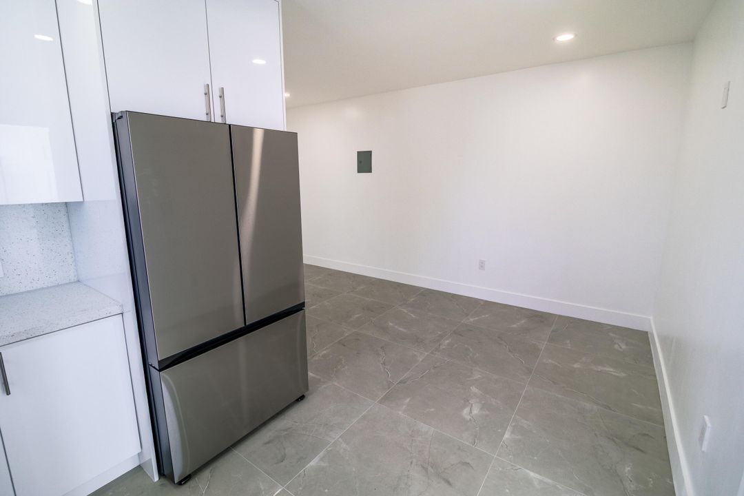 Под контрактом: $995,000 (5 спален, 3 ванн, 2382 Квадратных фут)