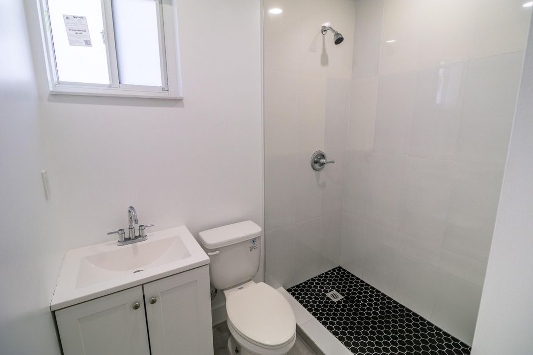 Под контрактом: $995,000 (5 спален, 3 ванн, 2382 Квадратных фут)