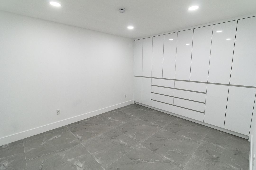 Под контрактом: $995,000 (5 спален, 3 ванн, 2382 Квадратных фут)