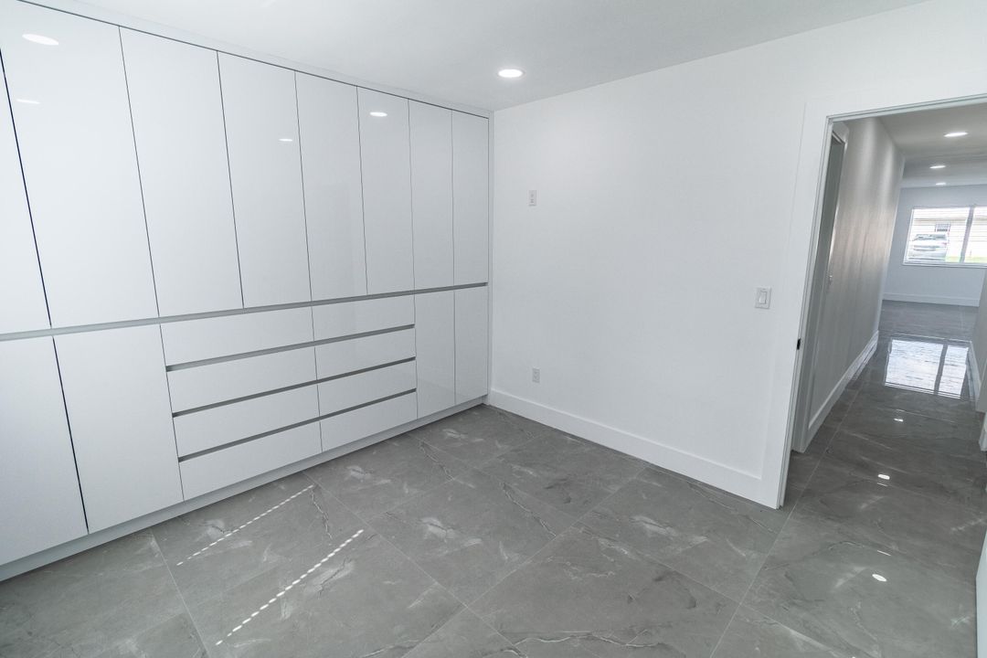 Под контрактом: $995,000 (5 спален, 3 ванн, 2382 Квадратных фут)