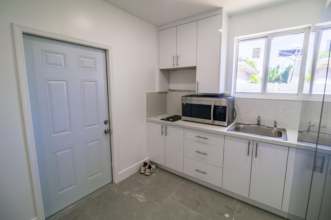 Под контрактом: $995,000 (5 спален, 3 ванн, 2382 Квадратных фут)