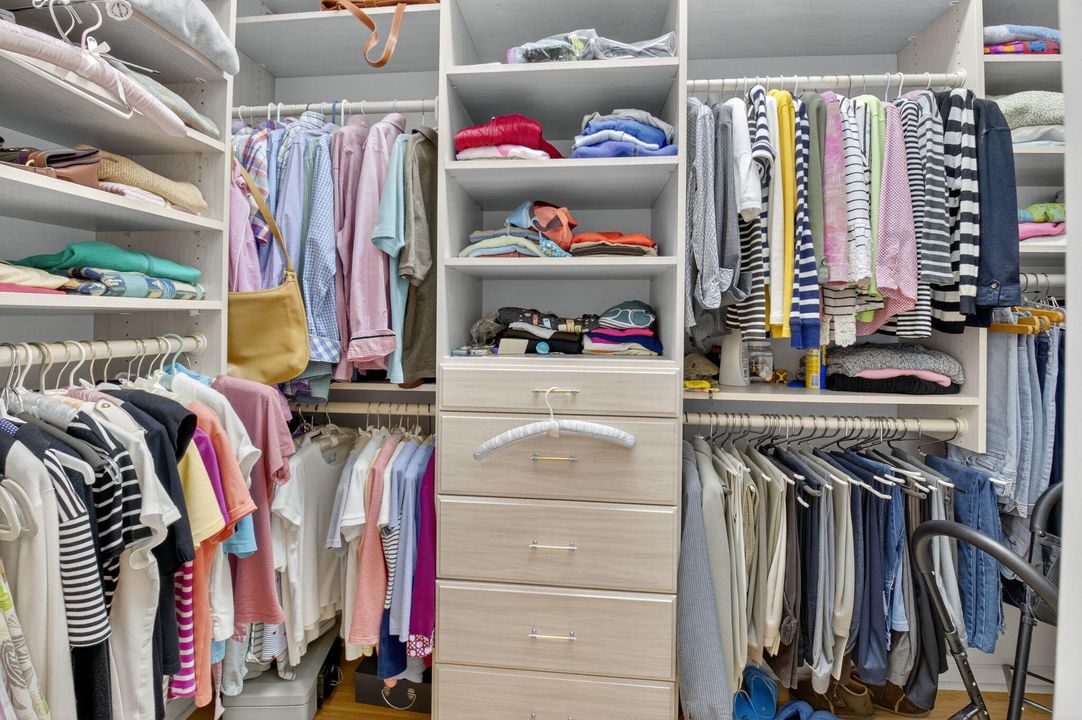 Active With Contract: $575,000 (3 beds, 2 baths, 2331 Square Feet)