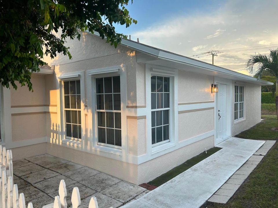 For Rent: $3,250 (3 beds, 2 baths, 1287 Square Feet)