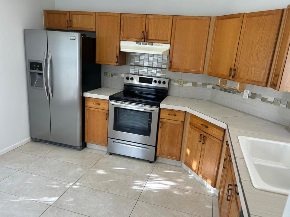 For Rent: $3,250 (3 beds, 2 baths, 1287 Square Feet)