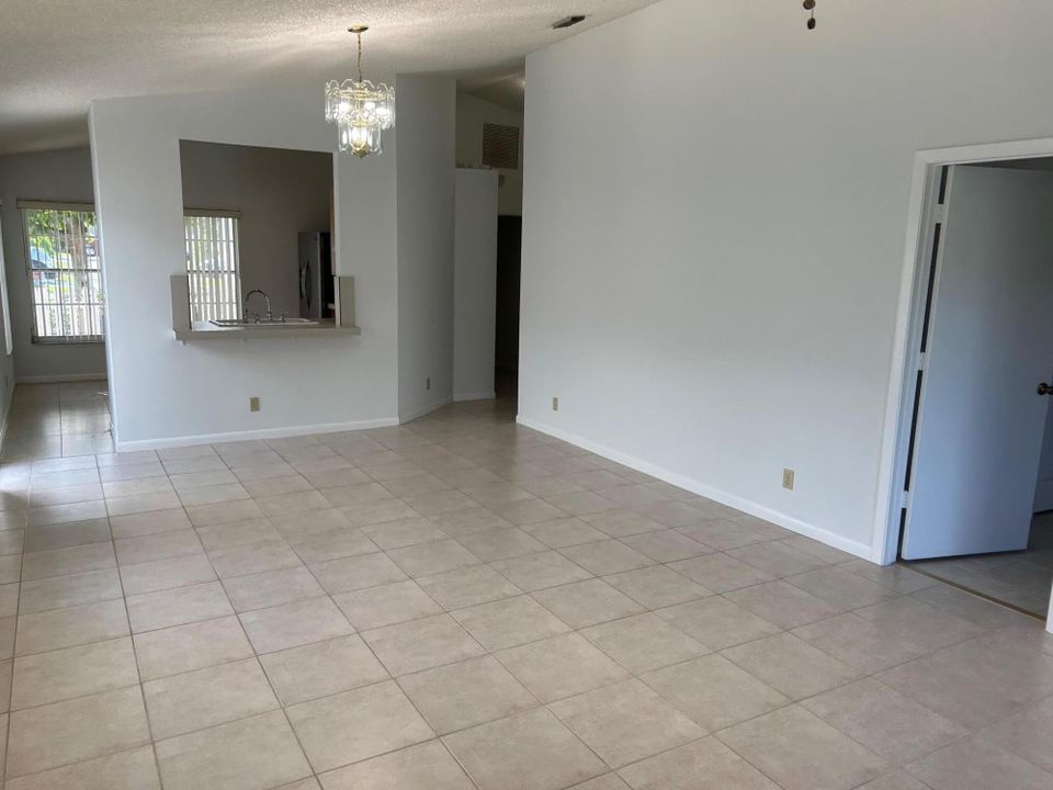 For Rent: $3,250 (3 beds, 2 baths, 1287 Square Feet)