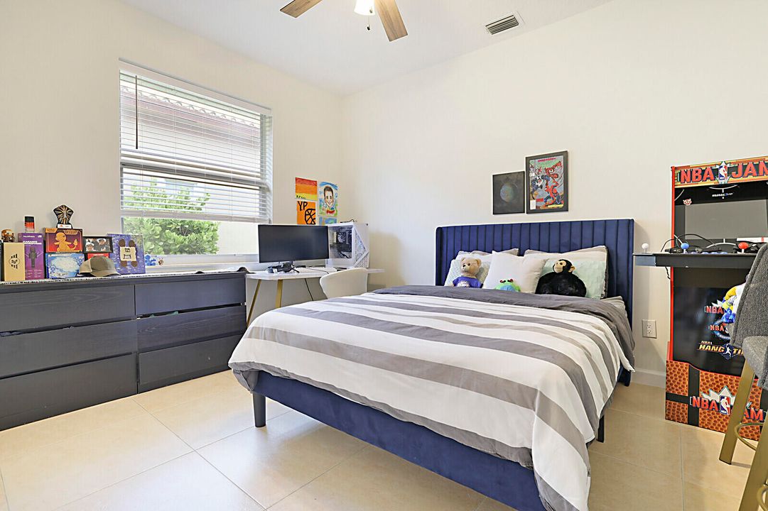 For Rent: $6,200 (4 beds, 3 baths, 3109 Square Feet)