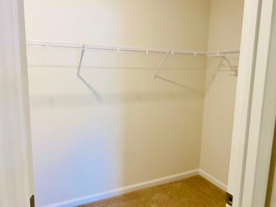 出租: $2,900 (5 贝兹, 3 浴室, 2725 平方英尺)