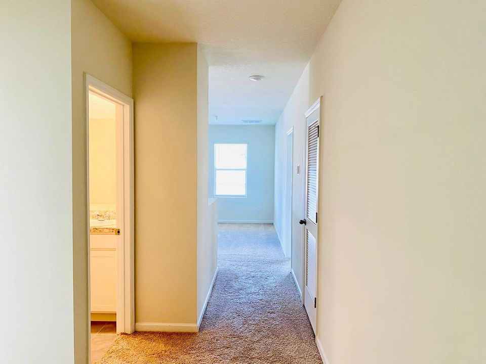 出租: $2,900 (5 贝兹, 3 浴室, 2725 平方英尺)