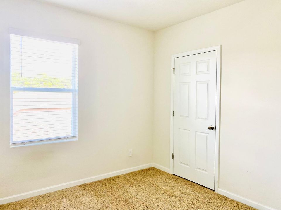 出租: $2,900 (5 贝兹, 3 浴室, 2725 平方英尺)