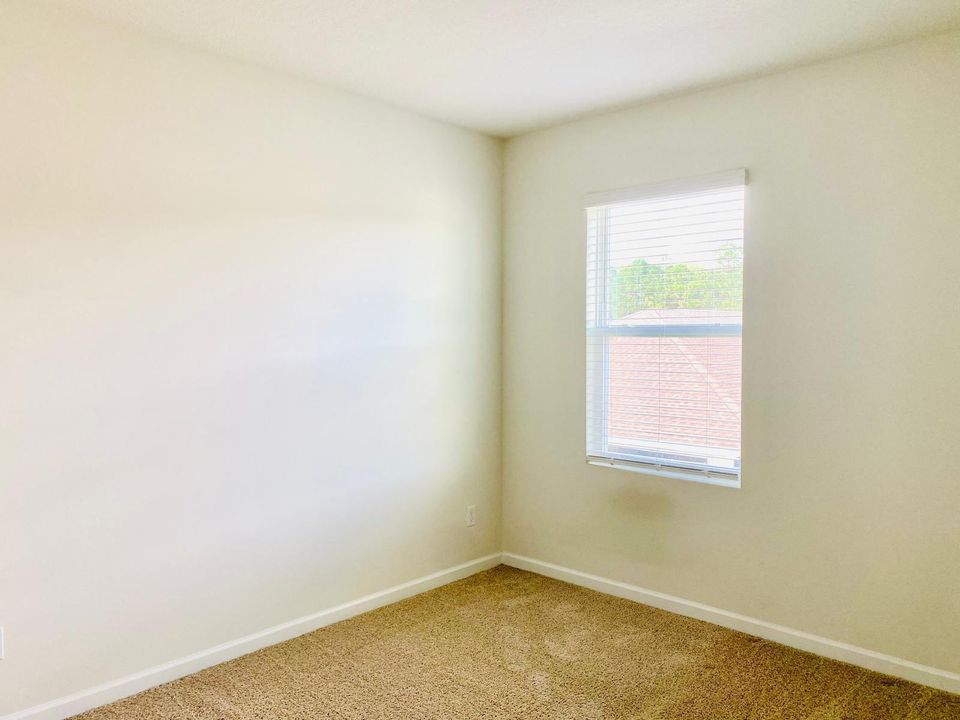 出租: $2,900 (5 贝兹, 3 浴室, 2725 平方英尺)