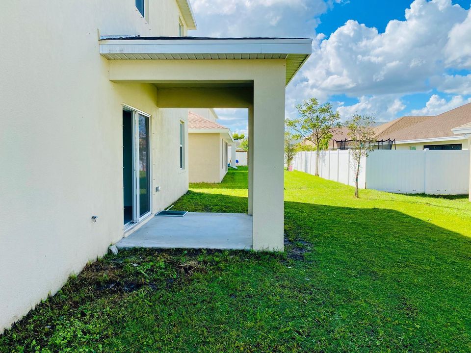 出租: $2,900 (5 贝兹, 3 浴室, 2725 平方英尺)