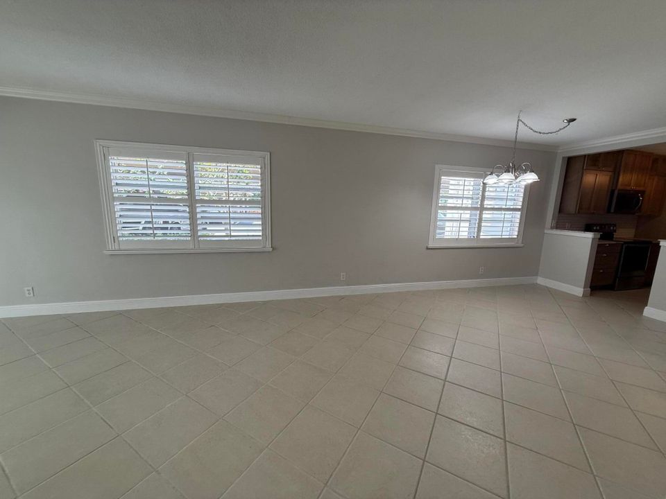 For Rent: $2,400 (2 beds, 2 baths, 1000 Square Feet)