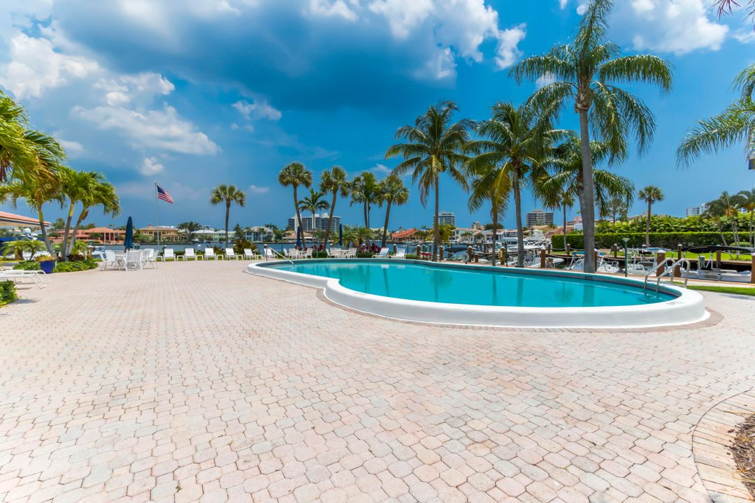 For Rent: $2,400 (2 beds, 2 baths, 1000 Square Feet)