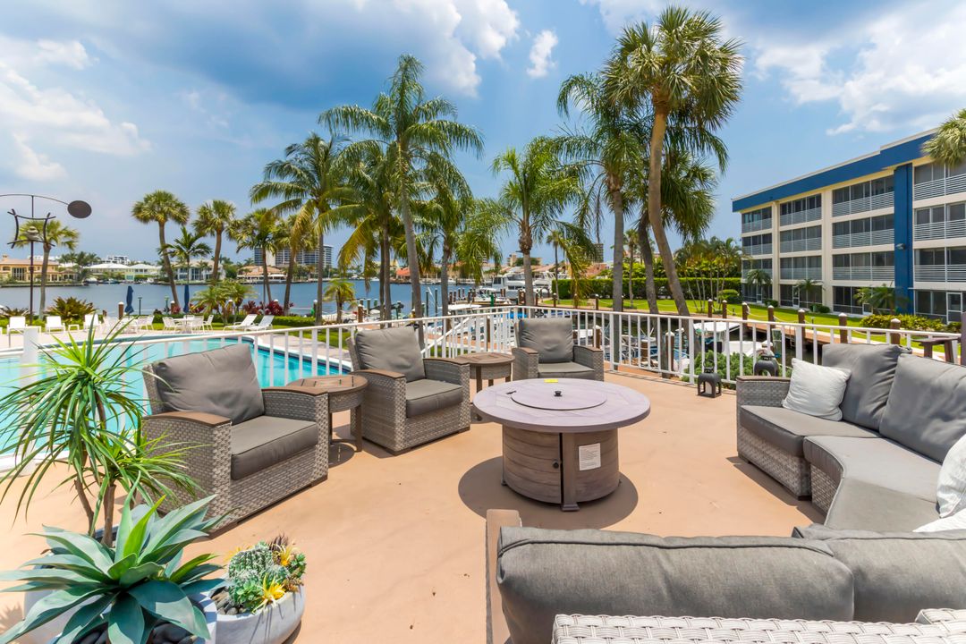 For Rent: $2,400 (2 beds, 2 baths, 1000 Square Feet)