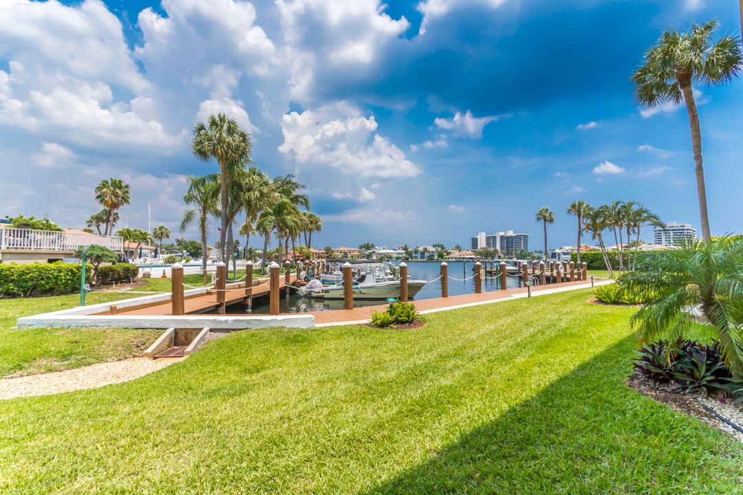 For Rent: $2,400 (2 beds, 2 baths, 1000 Square Feet)