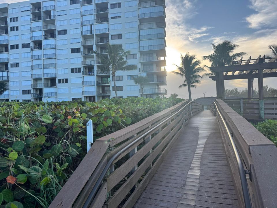 На продажу: $335,000 (2 спален, 2 ванн, 1053 Квадратных фут)