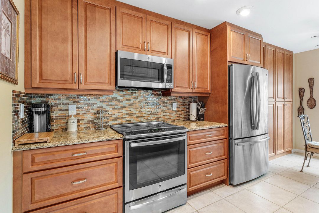 合同活跃: $349,900 (3 贝兹, 2 浴室, 1515 平方英尺)