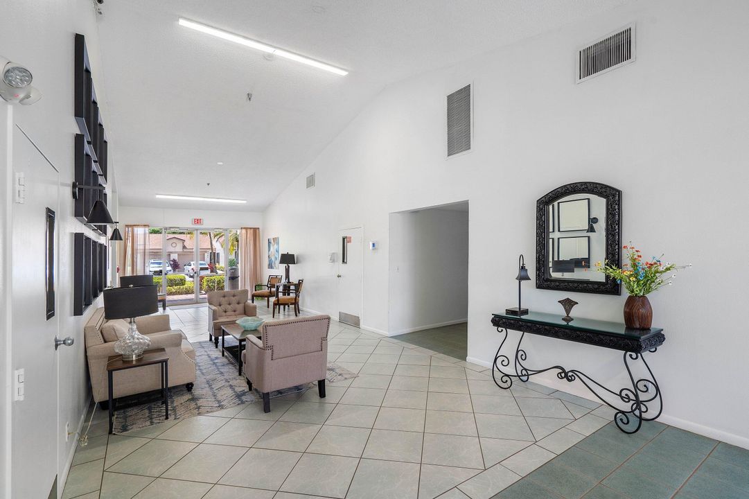 合同活跃: $349,900 (3 贝兹, 2 浴室, 1515 平方英尺)